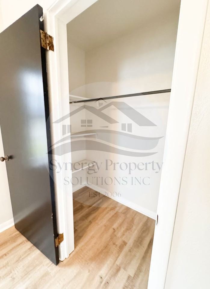 816 Roanoke St - Photo 3 of 10