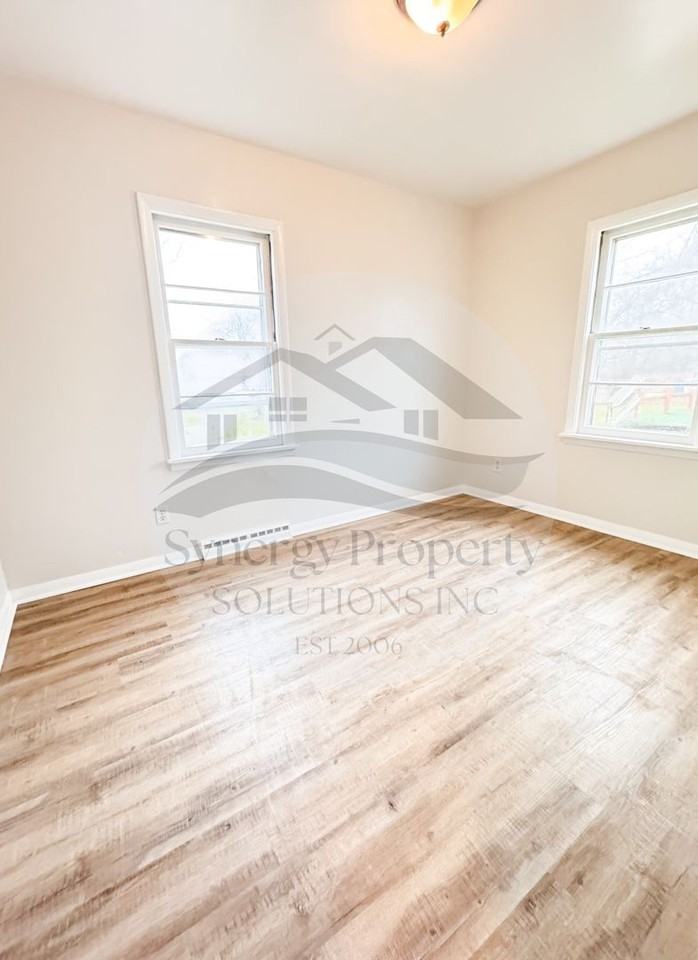 816 Roanoke St - Photo 4 of 10