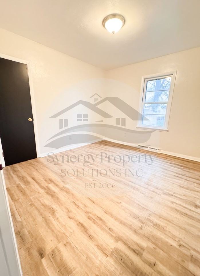 816 Roanoke St - Photo 6 of 10