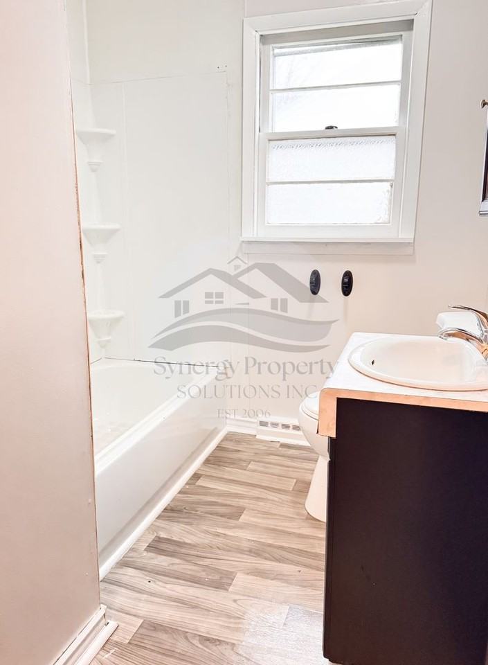 816 Roanoke St - Photo 7 of 10