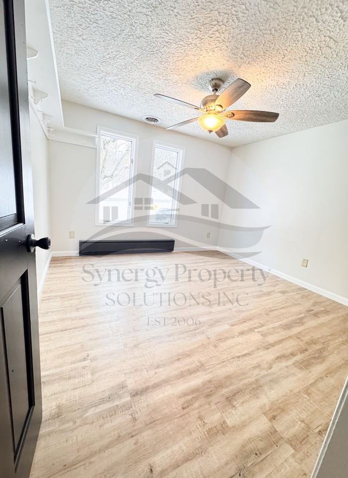 2130 W Cook Rd - Photo 2 of 26