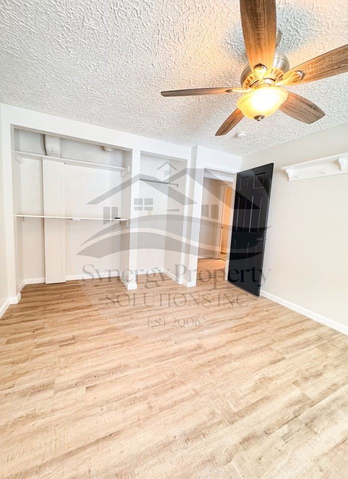 2130 W Cook Rd - Photo 3 of 26