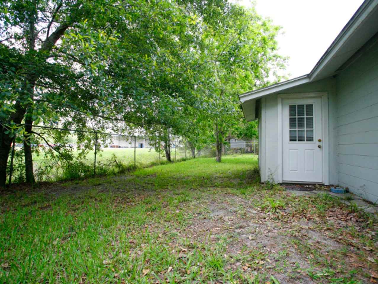 4918 Nw 29th St - Photo 4 of 12