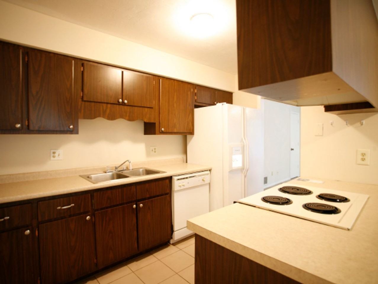 4918 Nw 29th St - Photo 6 of 12