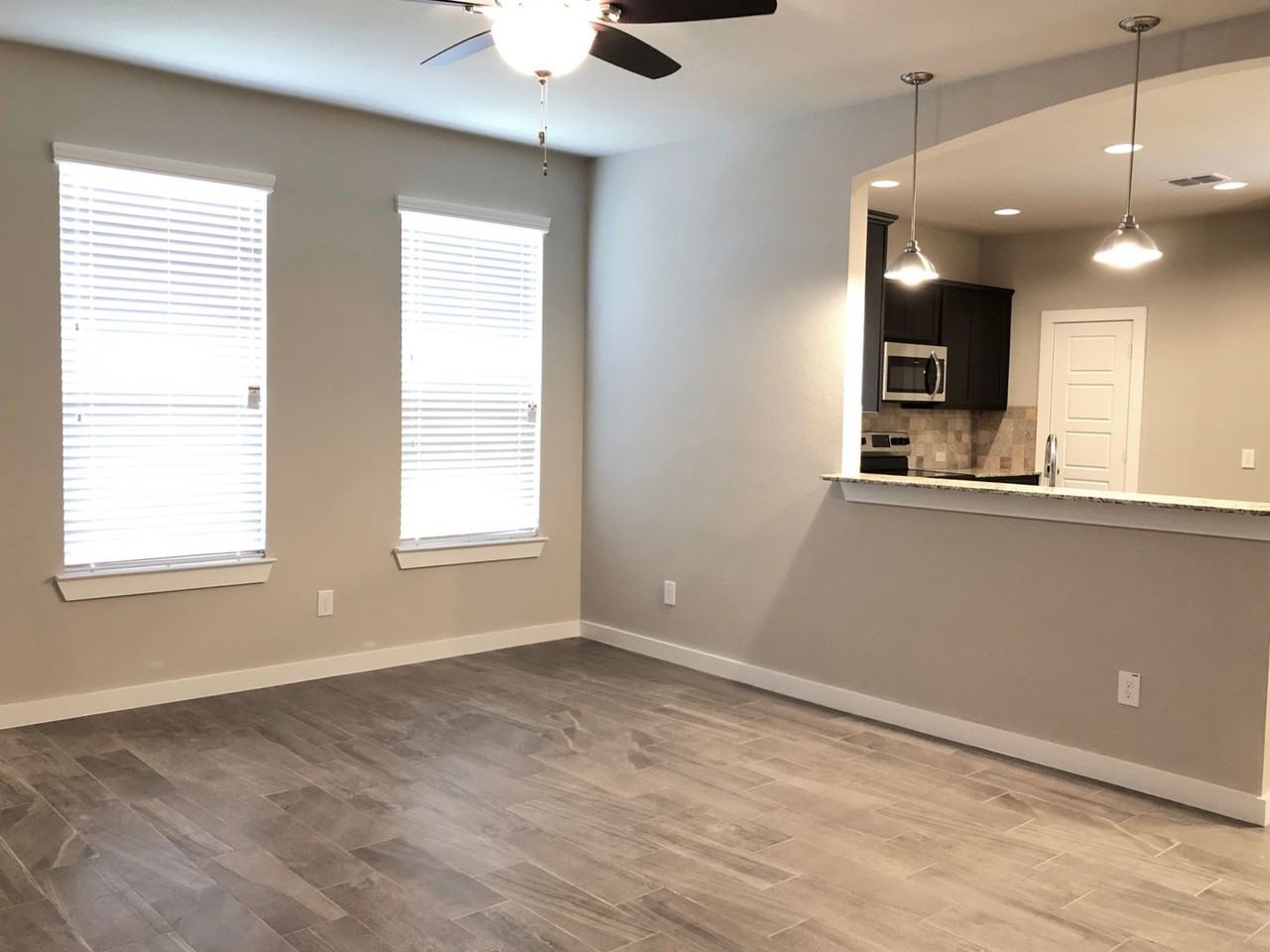 1023 Skyview Ct - Photo 3 of 12