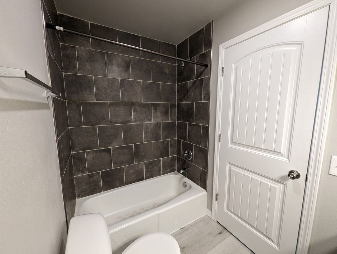 591 E Boswell St - Photo 4 of 9