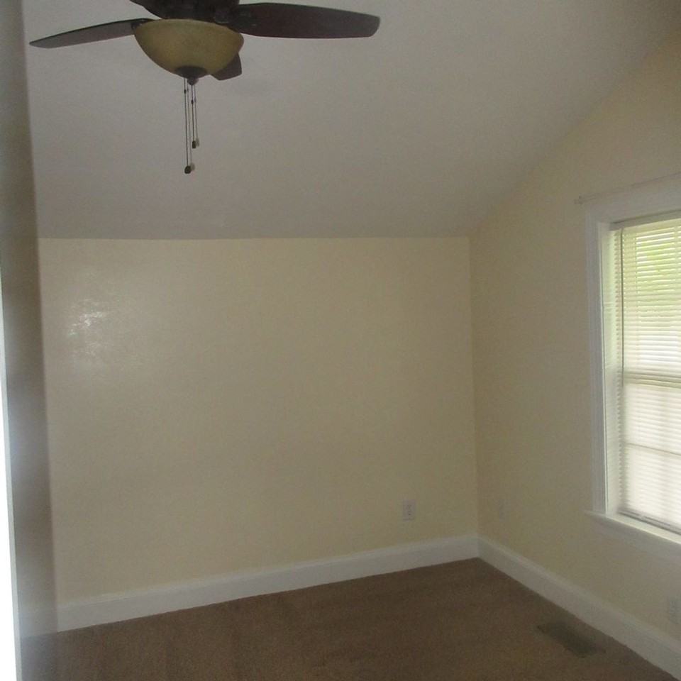 2211 Blue Creek Rd - Photo 5 of 9