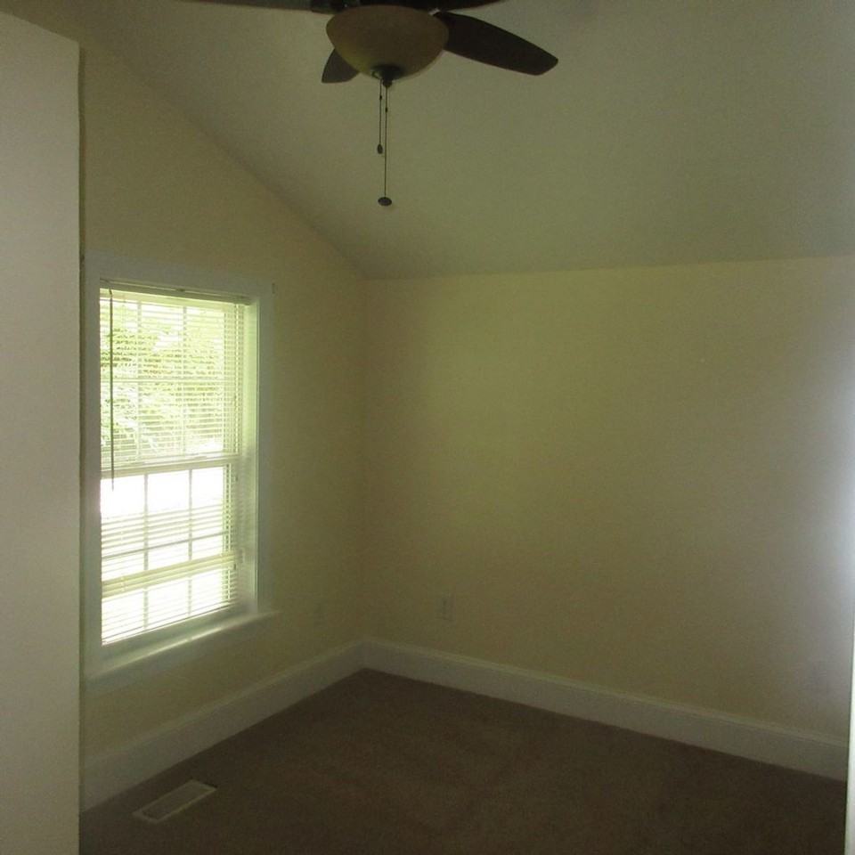 2211 Blue Creek Rd - Photo 7 of 9