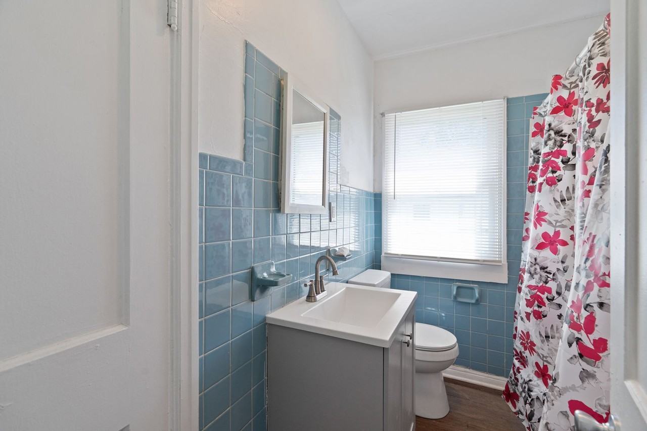 1350 W 32nd St - Photo 4 of 23