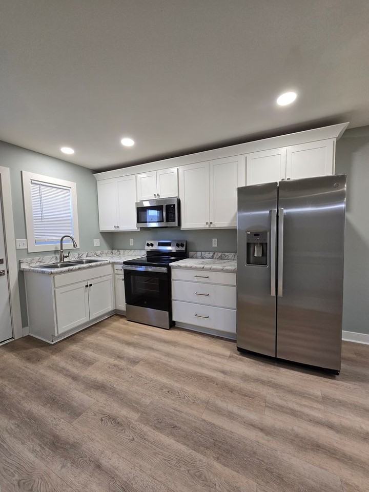 903 Sutherland Ave - Photo 3 of 13