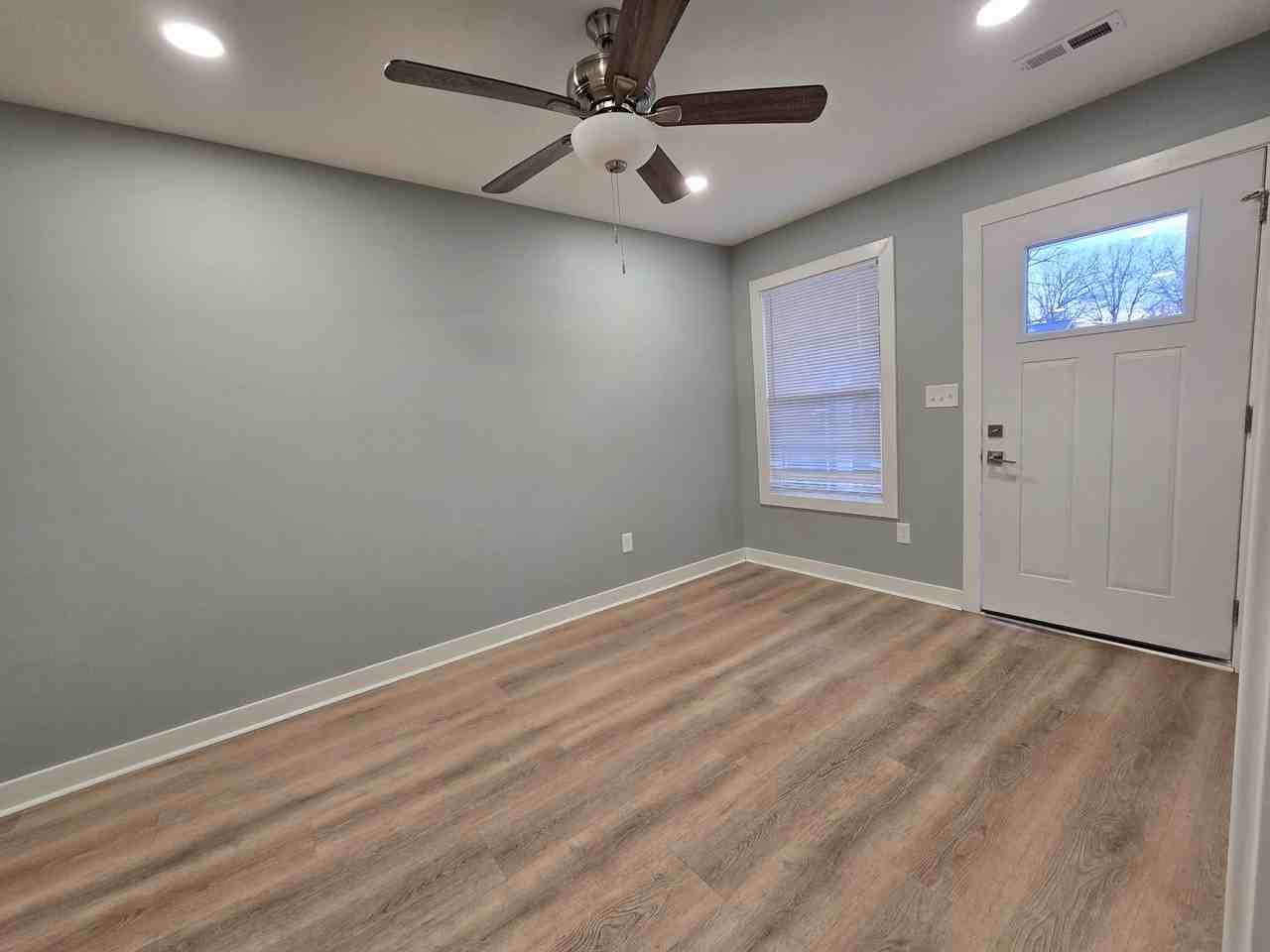 903 Sutherland Ave - Photo 7 of 13