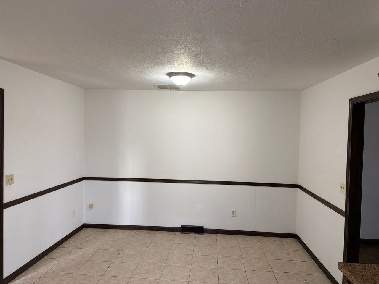 1630 W Swan St - Photo 4 of 19