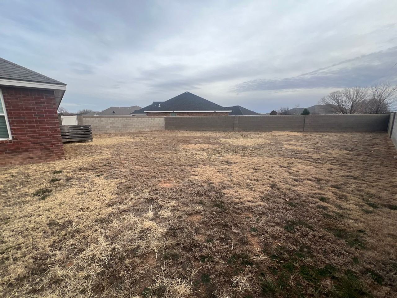 2207 Boxwood Cir - Photo 4 of 22