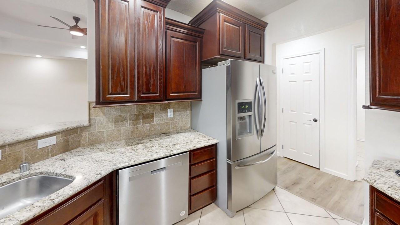 2207 Boxwood Cir - Photo 7 of 22