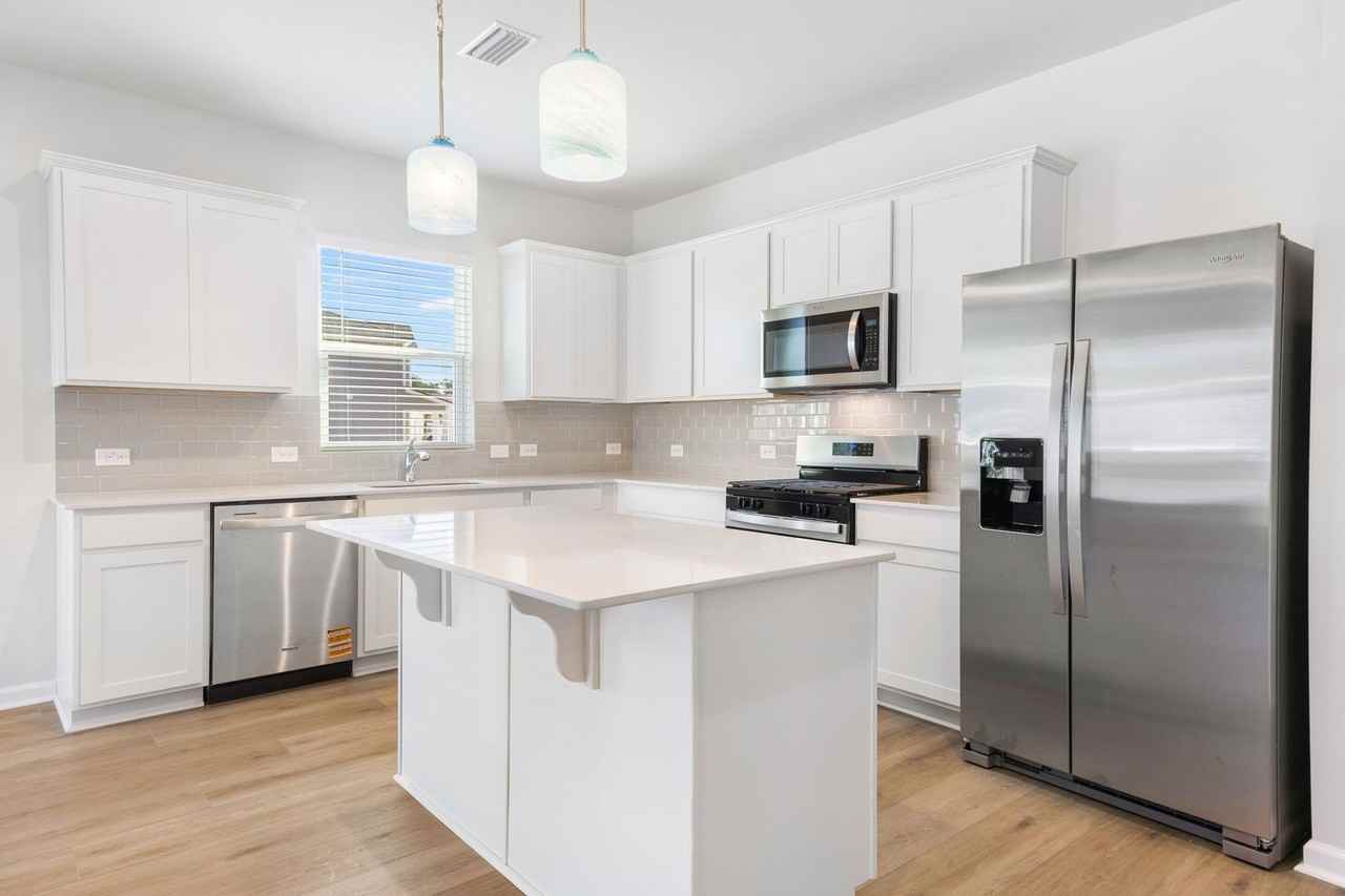 183 Crosstown Ave - Photo 6 of 31