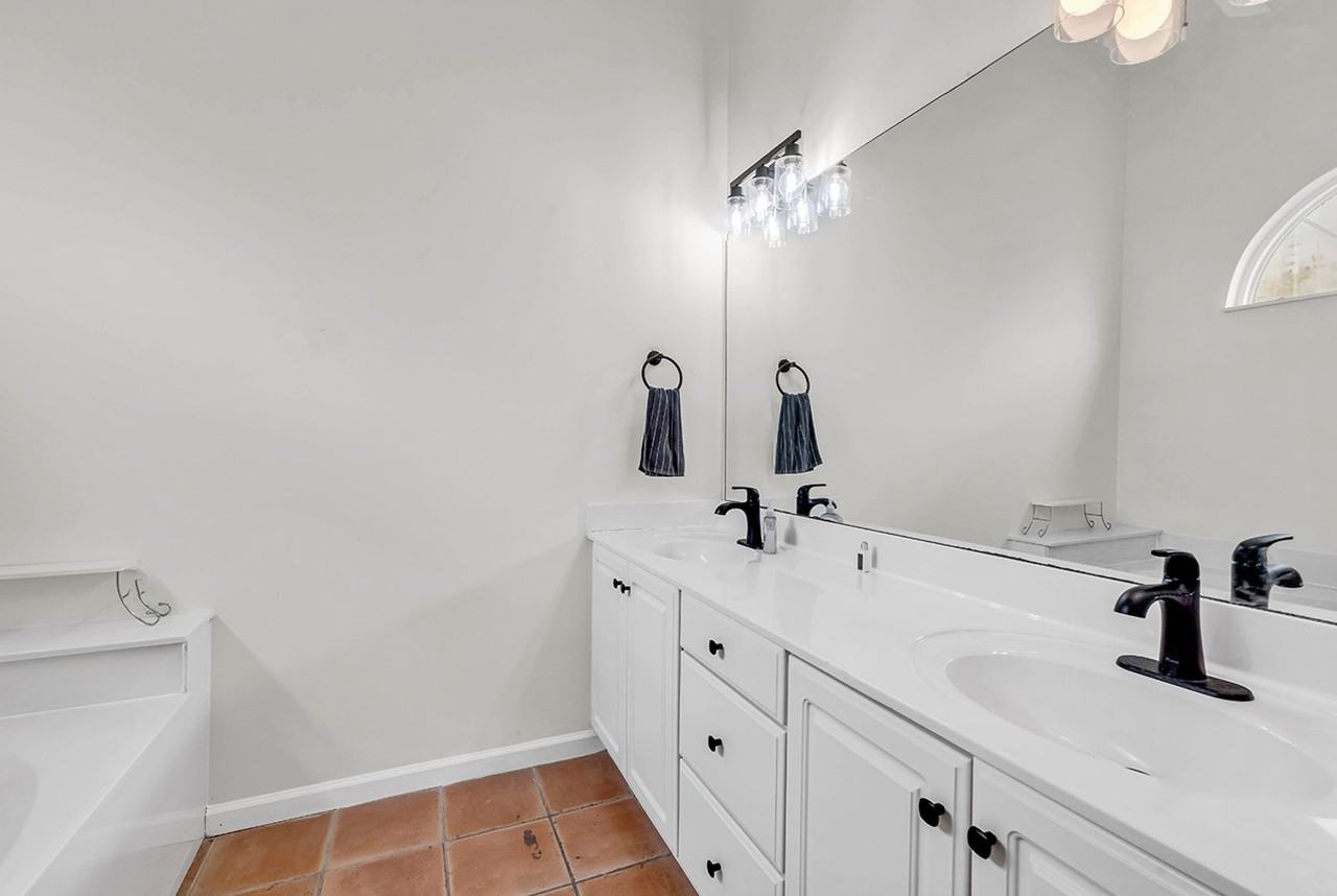 1813 Windmere Way - Photo 3 of 31