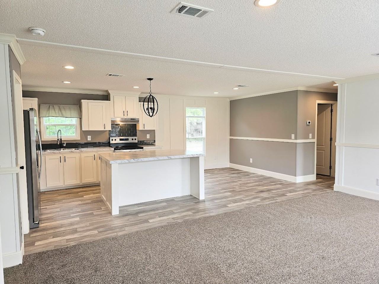 526 S Leona Ave - Photo 3 of 22