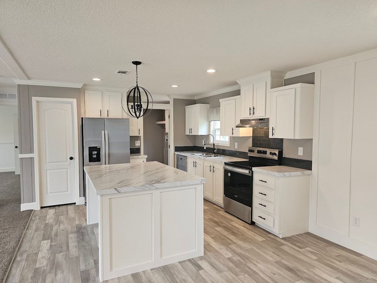 526 S Leona Ave - Photo 5 of 22