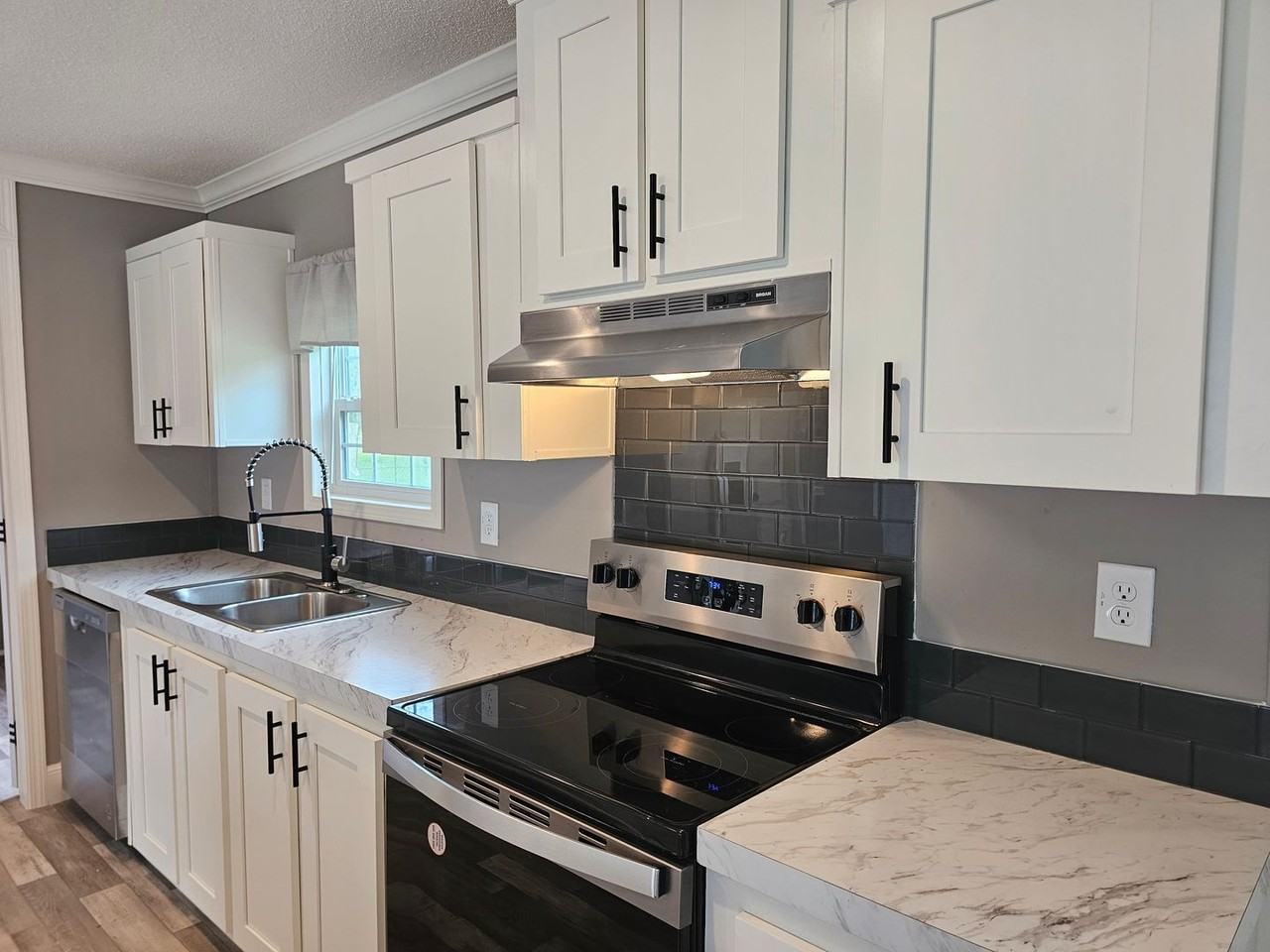 526 S Leona Ave - Photo 6 of 22