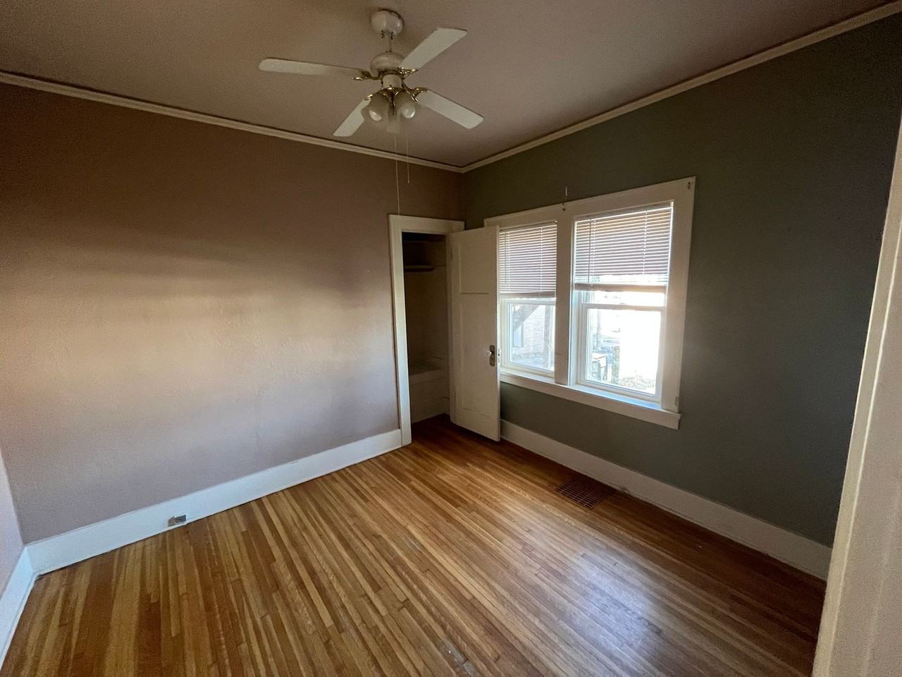 313 19th St - Photo 2 of 6