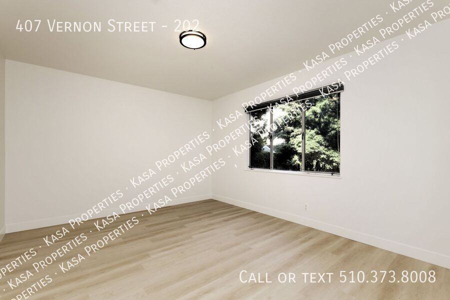 407 Vernon St - Photo 2 of 11