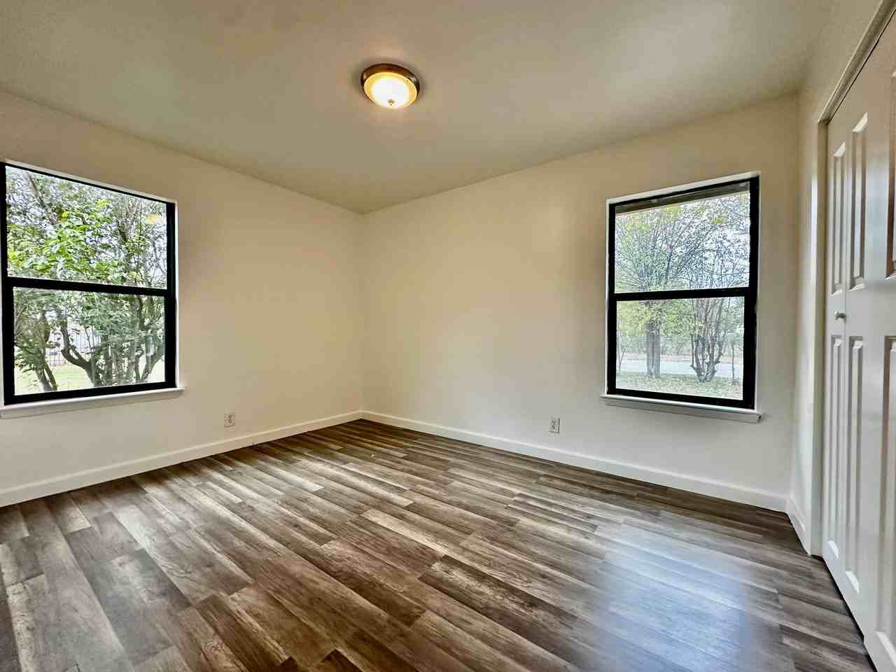 711 Center Ave - Photo 6 of 11