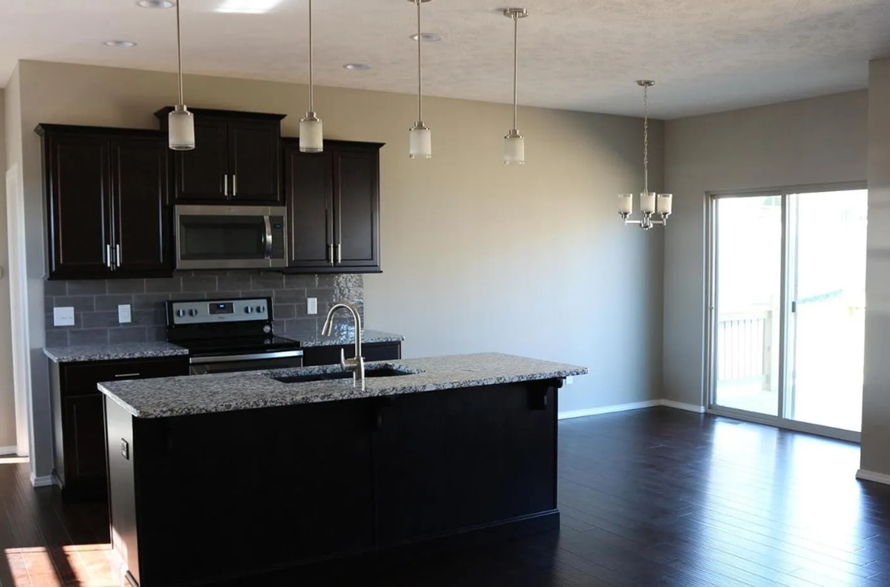 1205 W Millpond Dr - Photo 2 of 4