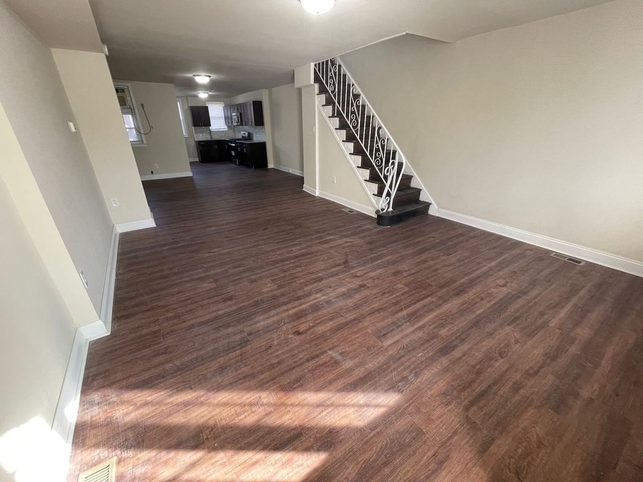 1313 Unruh Ave - Photo 2 of 26