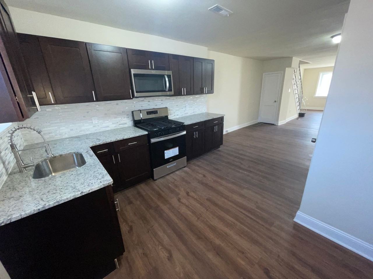 1313 Unruh Ave - Photo 6 of 26