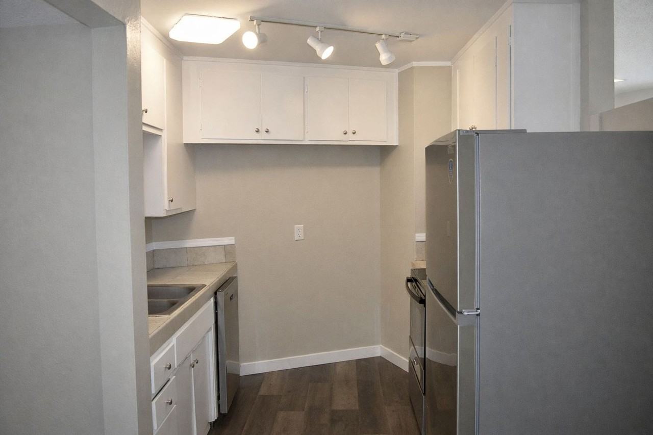 6049 Northcrest Cir #2 - Photo 5 of 13