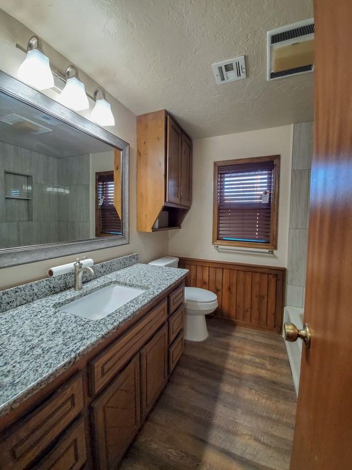 1812 Chandler Dr - Photo 3 of 39