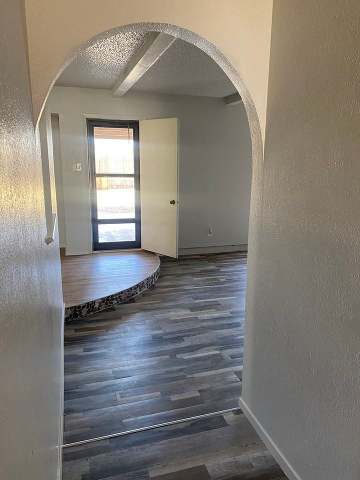 7404 Fir Ave - Photo 4 of 18