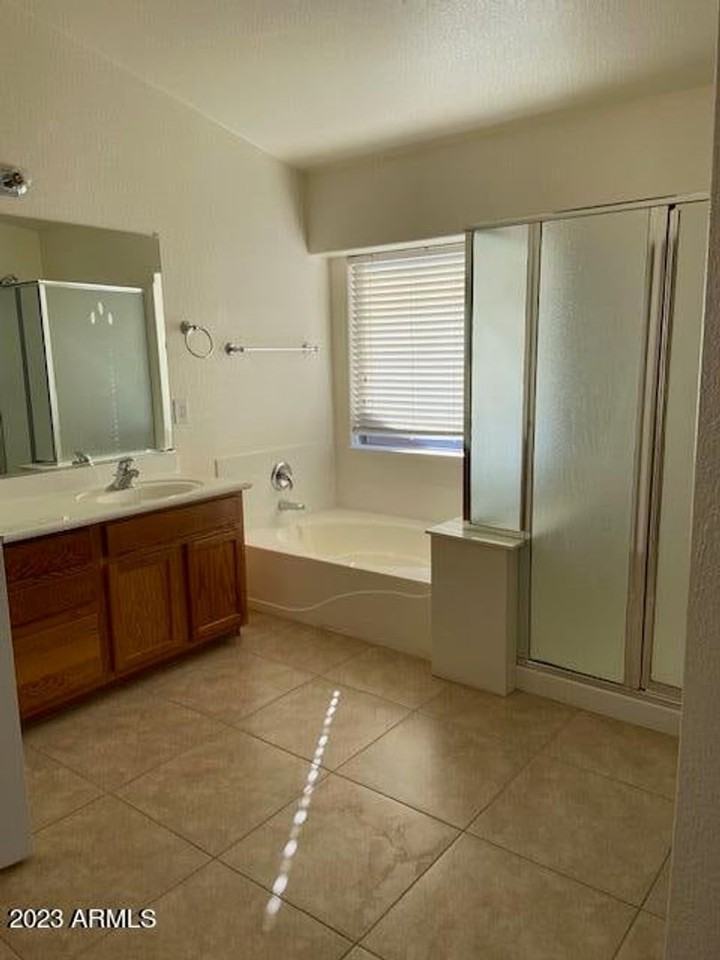 21801 N Backus Dr - Photo 5 of 11