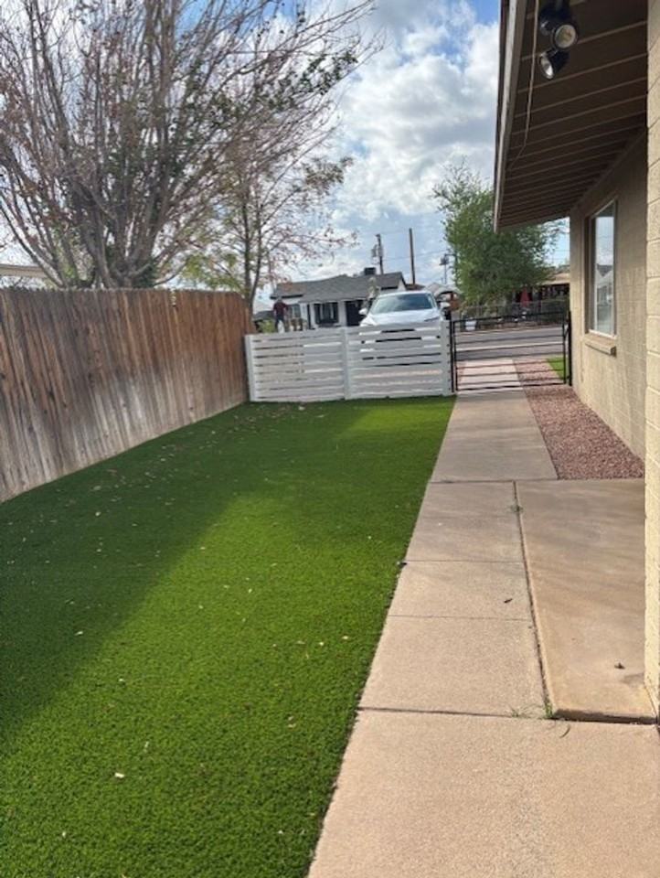 726 W Pepper Pl #A - Photo 6 of 16