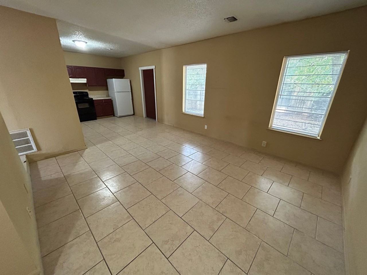 6820 Oldham - Photo 2 of 11