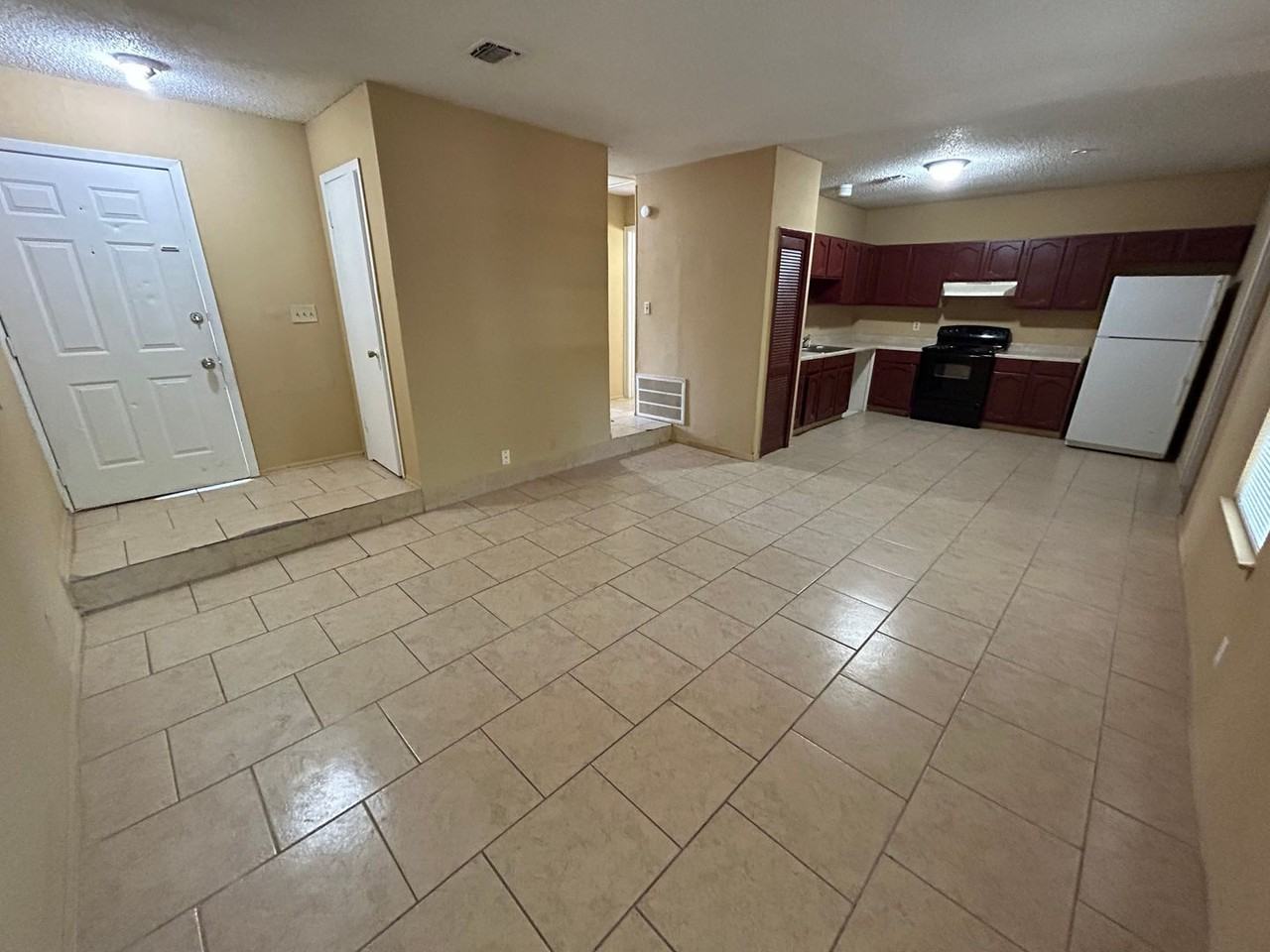 6820 Oldham - Photo 3 of 11