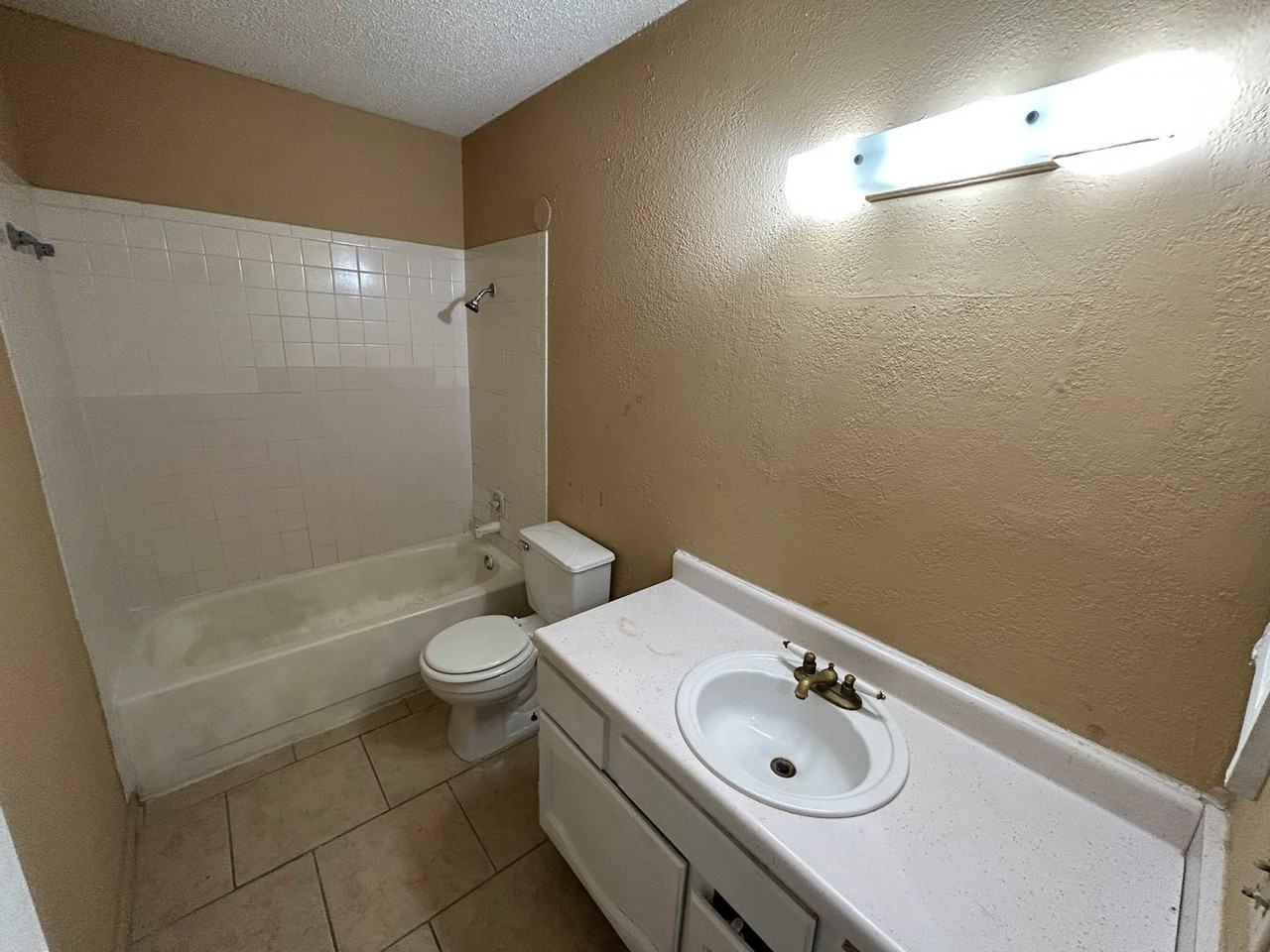 6820 Oldham - Photo 7 of 11