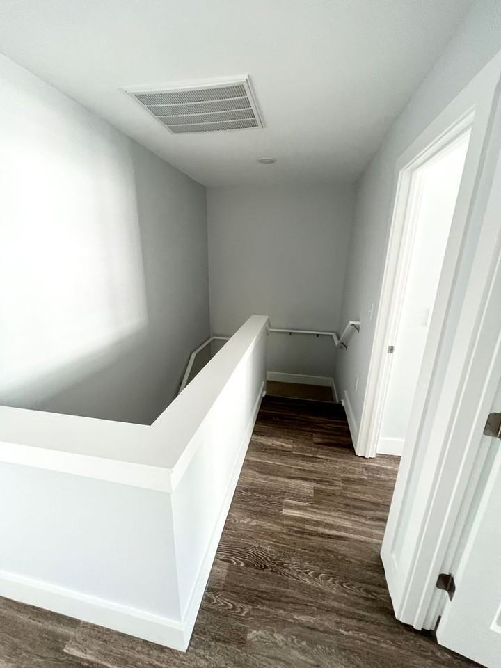 2705 Mercer Dr - Photo 2 of 33