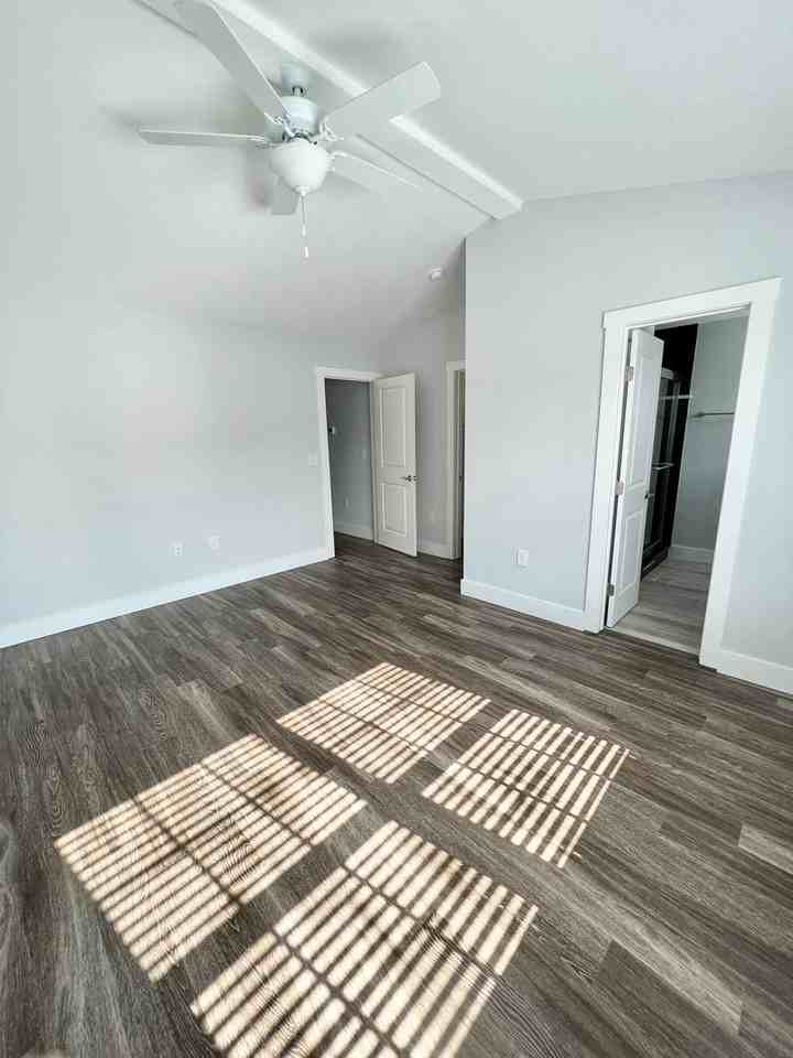 2705 Mercer Dr - Photo 3 of 33