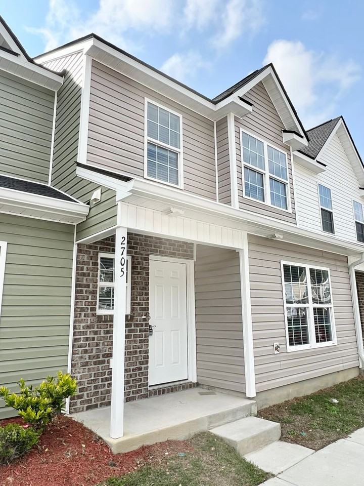 2705 Mercer Dr - Photo 4 of 33