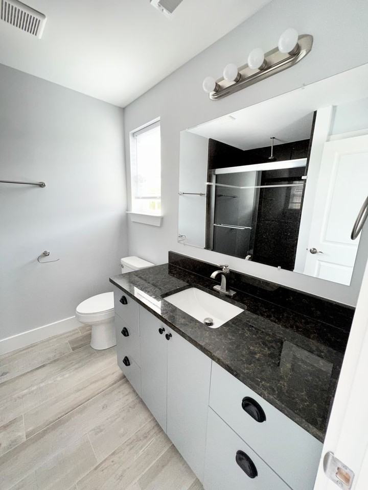 2705 Mercer Dr - Photo 6 of 33