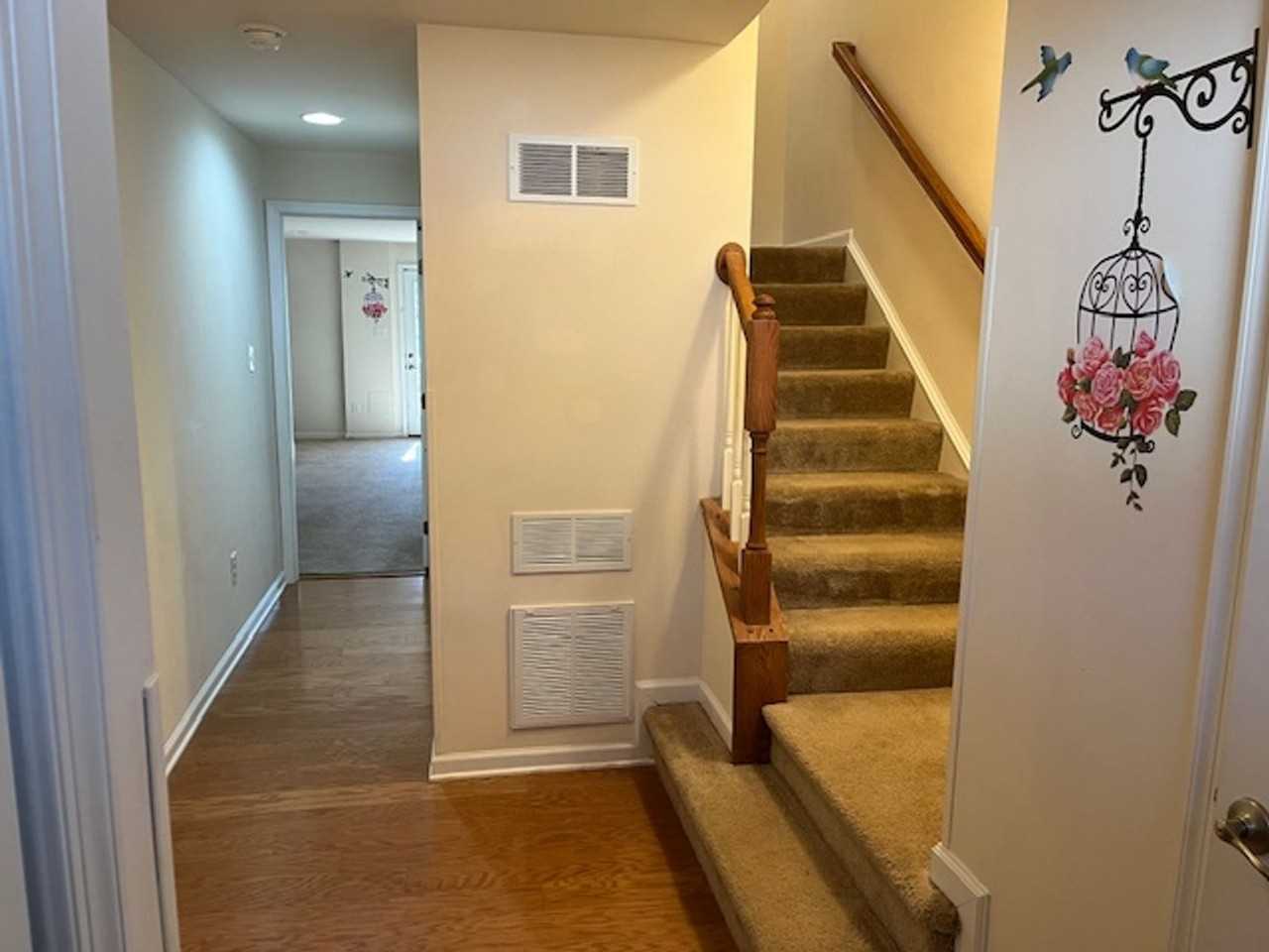 137 Parkway Ct - Photo 3 of 26