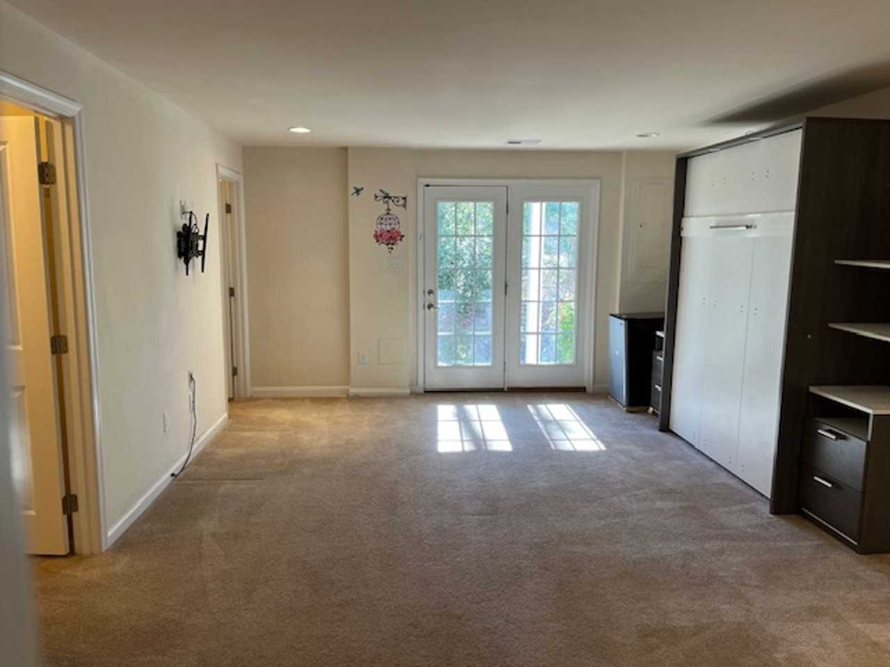 137 Parkway Ct - Photo 4 of 26