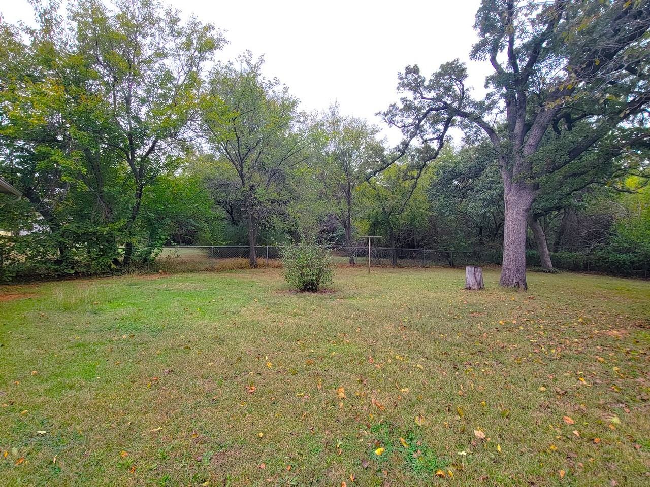 608 N Poplar Ln - Photo 3 of 15