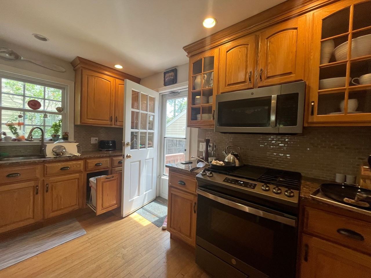 65 Buell St - Photo 2 of 24