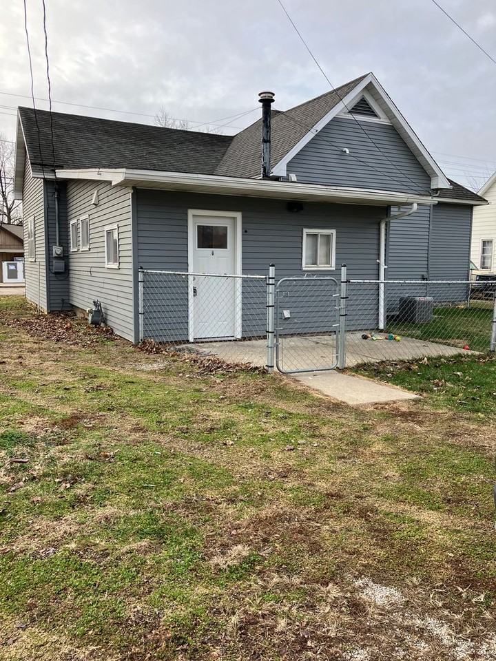 7746 State Road 46 E - Photo 2 of 20