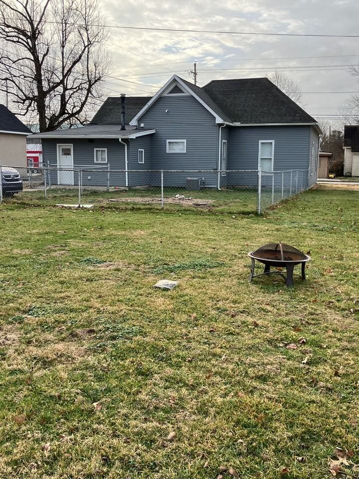 7746 State Road 46 E - Photo 3 of 20