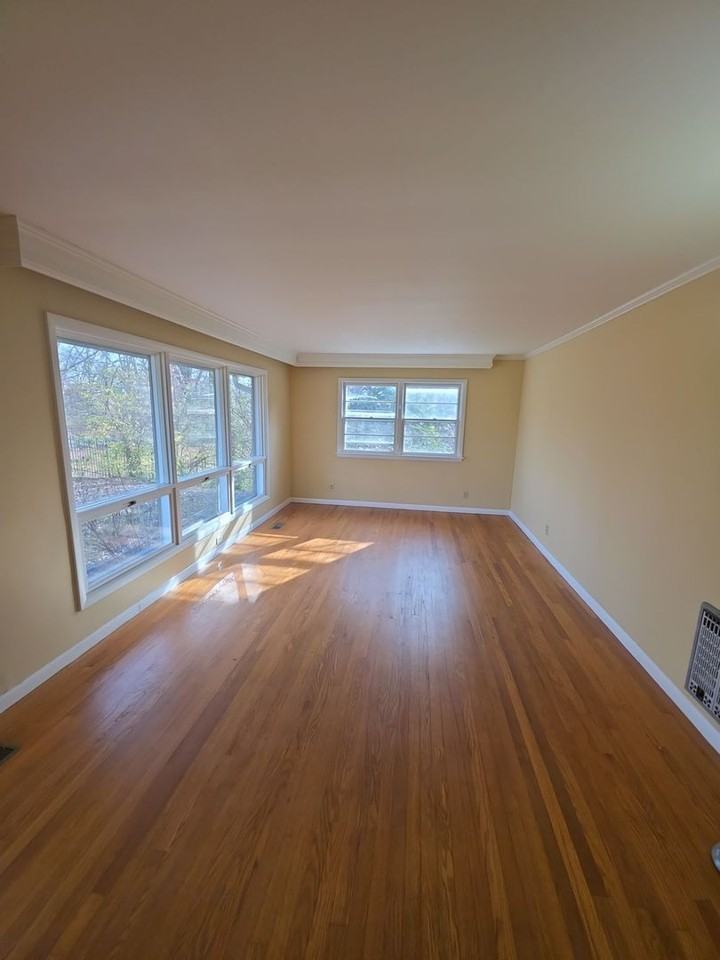 1244 Walton Ln - Photo 3 of 14