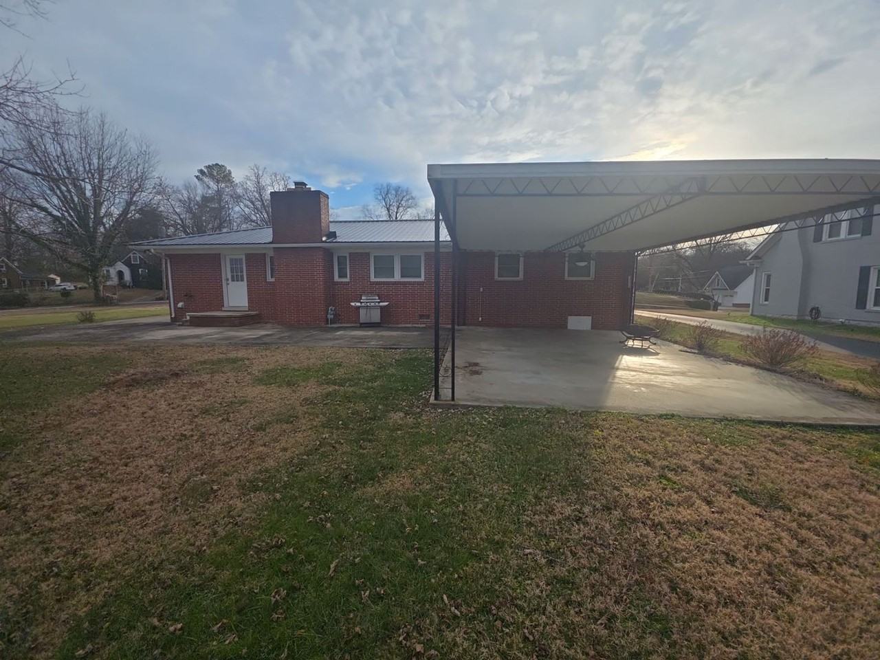 141 N Main St - Photo 3 of 14