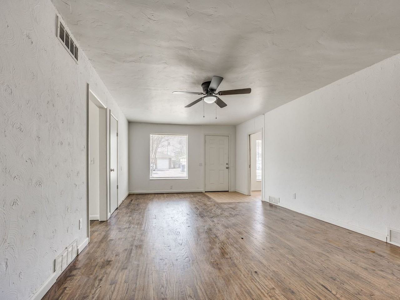 1726 N Shawnee Ave - Photo 2 of 17